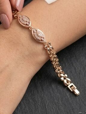 Elegant Gold-Tone Floral Link Bracelet - Women Jewelry